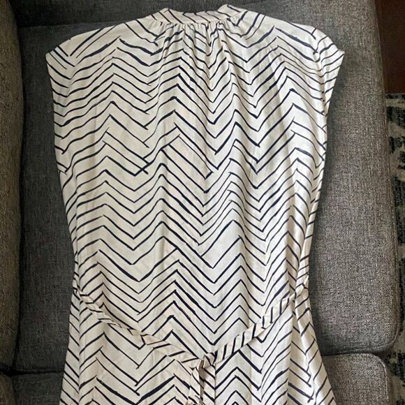 Sleeveless Zigzag Stripped Maxi Dress - Picture 2 of 5